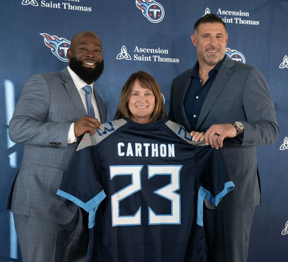 MLFootball's tweet image. TRENDING: Some #NFL fans have speculated that there is a media hit job on #Patriots HC Mike Vrabel…

and that a certain ownership group may be the ones who hired the private investigator who has been following Vrabel &amp;amp; Dianna Russini around.

A PI has been leaking the photos.