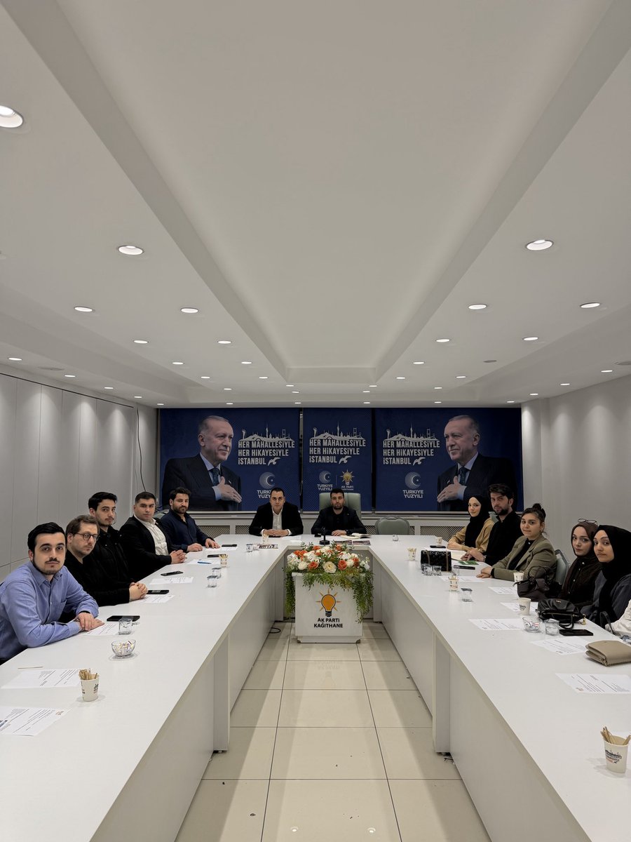 Haftalık olağan yönetim kurulu toplantımızı, Gençlik Kolları Başkanımız Baki Doğangür’ün başkanlığında ve İl Yönetim Sorumlumuz <a href="/huseyinkaya_tr/">HÜSEYİN KAYA</a> ‘nın katılımlarıyla gerçekleştirdik.
Geçtiğimiz haftayı değerlendirip, Kağıthane’nin her mahallesine ulaşacak projelerimizi planladık.🚀