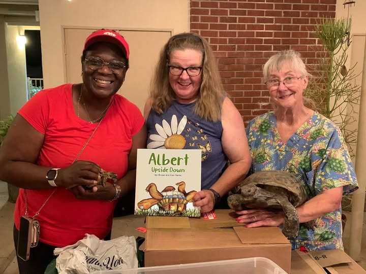 AlbertTortoise's tweet image. Please keep sharing YOUR terrific #ALBERTthetortoise #pictures. Posing now possible with 9 #ALBERT #picturebooks, 3 #BoardBooks &amp;amp; #ActivityBook Alberttortoise.com
#tortoise #bookseries #storytime #illustrated