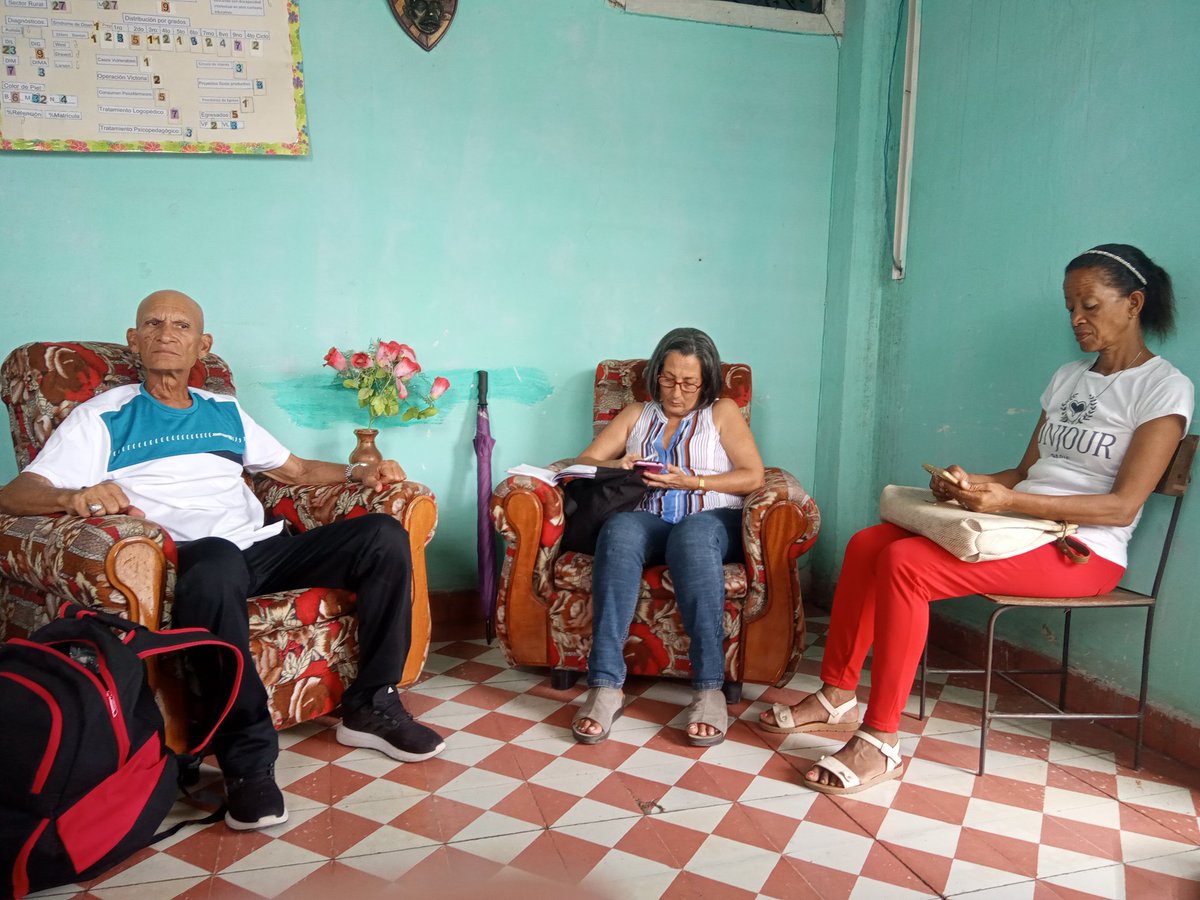 Visita provincial a la escuela especial Primero de Mayo. Agradecemos la  donación pelotas para desarrollo integral de los educandos, a través del mejoramiento de calidad de las clases de Educación Física.#dgepalmasoriano #CubaMinet.