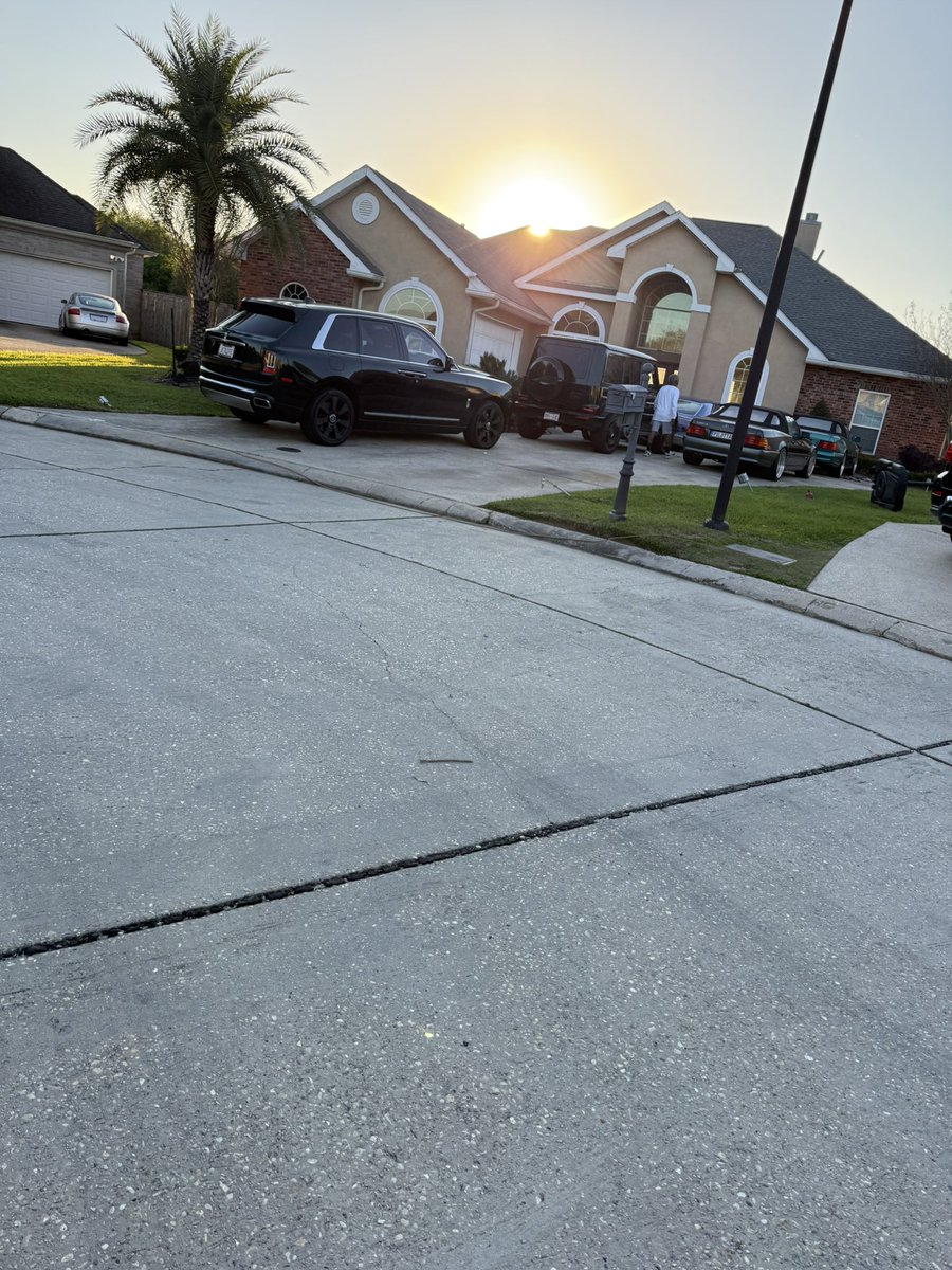 parrainsouth's tweet image. Beautiful life. Gotta flood da streets some time. #Jetlife