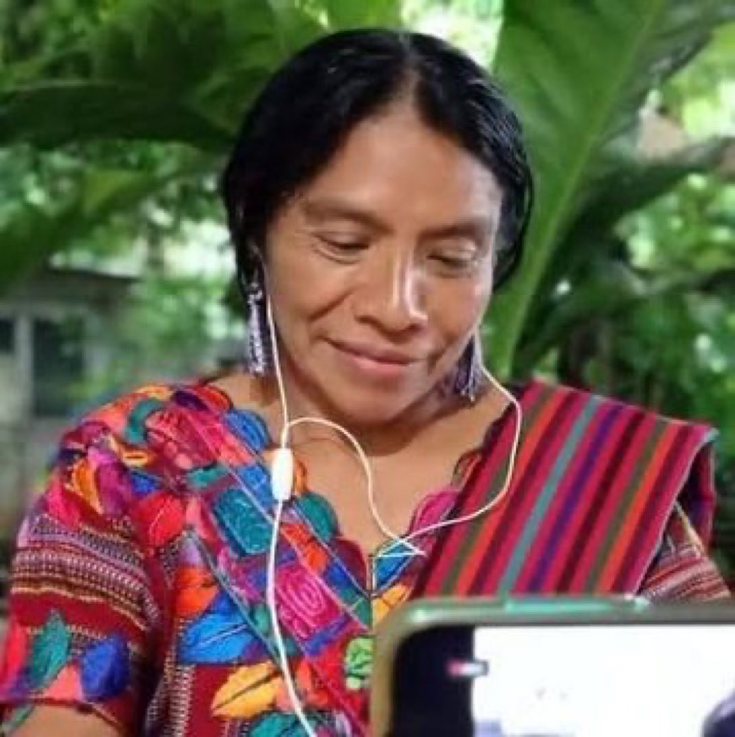 Chingo a mi madre si no está escuchando la macorina interpretada por los internacionales conejos.