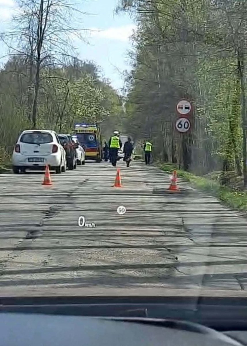 ograniczenie do 60km/h a chłop był trupem na miejscu. rów i las po obu stronach, a zasłabnięty kierowca chyba cały, skoro wzięli go na komisariat a nie SOR

już to widzę że tam była jazda z przepisami i utrata kontroli nad pojazdem. gilotyny na ulicach to absolutne kurwa minimum