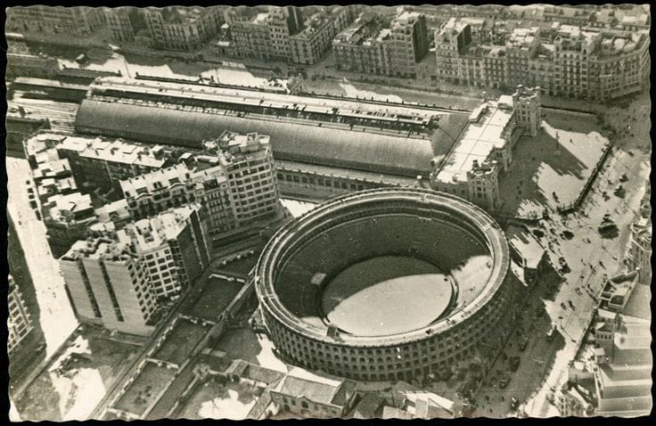 València. Vista aèria de l'Estació del Nord i de la plaça de bous (font: Bivaldi).