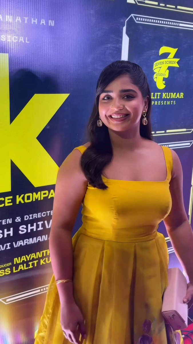 Femdomslaver2's tweet photo. Favourite pair of pillows for men, Intha pillow ah kattipudichuttu padukka yaaruku chance kedaikumo Aahhhh 😍♥️ https://t.co/RBmwiel7TS