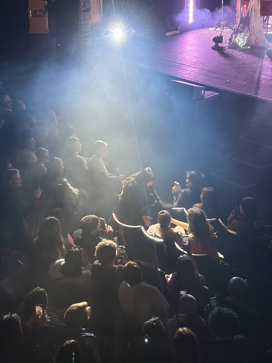 winternfr's tweet photo. @zard0ya i have a photo from this moment, she looks like jesus 😭 https://t.co/w7uET6AduI