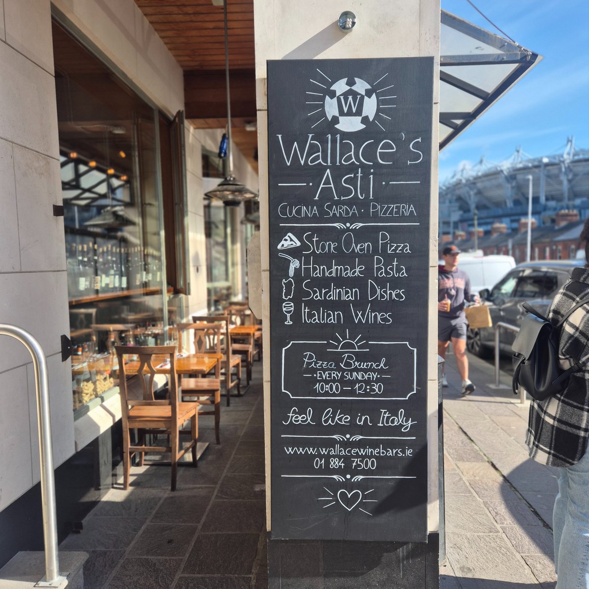 Wallace_Asti's tweet image. It’s a stunning evening for al fresco dining 😎🌞
#Drumcondra #Dublin 😋