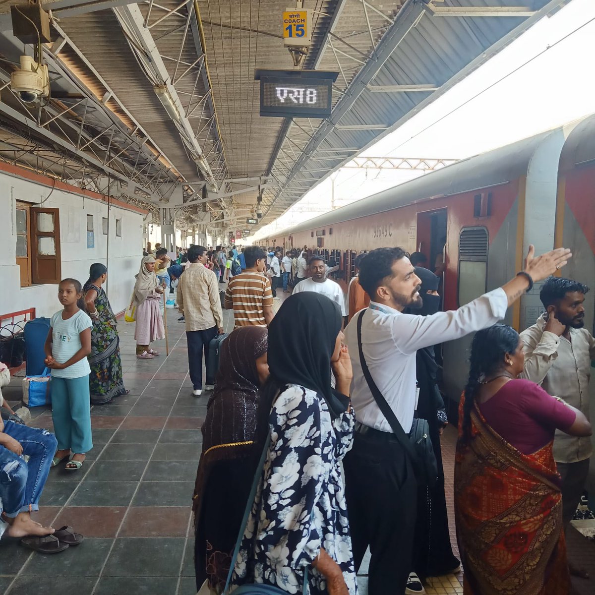 DRM Mumbai CR tweet media