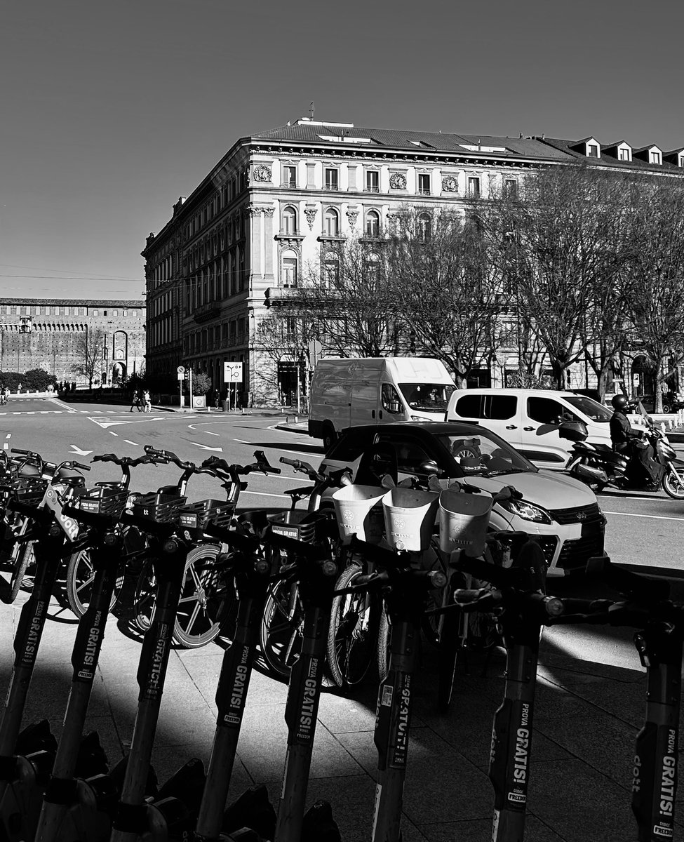 PrincipessaNoir's tweet image. Si viaggia anche con gli occhi
e si va…oltre le strade. 

#Milano