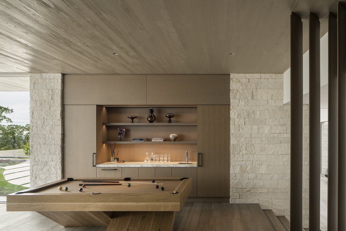 The Epitome of Modern Stone Design 

Featuring our White Thin-Veneer and Custom Caps 

The veneer was installed in a custom coursed dry-stack pattern, while the caps were precisely fabricated to custom dimensions, delivering a sleek and cohesive finish throughout. 

Connect with