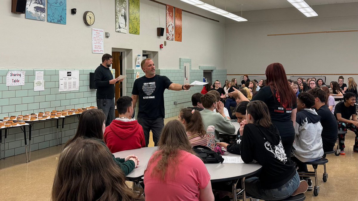 WESchools's tweet image. Congrats to our Eastlake Middle School Honor Roll, Principal’s List, and GPA Improvement Awardees! 🏆 Their hard work pays off—they got to celebrate with donuts and pride! 🍩 Keep striving for greatness! #StudentSuccess #HonorRoll #ProudPrincipal #WeAreRangers