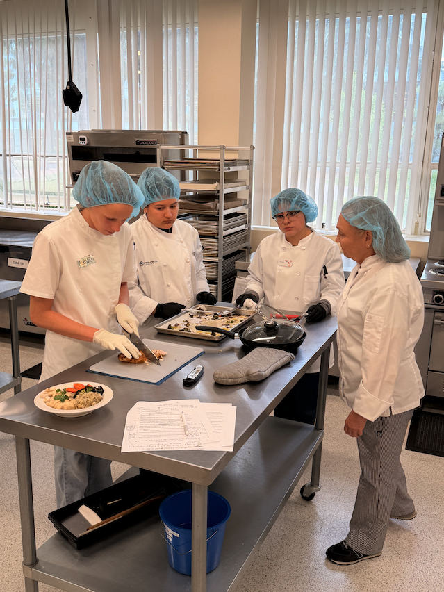 FSJordanCollege's tweet photo. Final projects in action. 🍽️ Students in Food Culinary Science 152: Healthier Cooking Techniques teamed up in the lab to bring their skills to life by prepping, cooking, and creating dishes that put healthy methods front and center. 😋 https://t.co/BkIRIJ00t1
