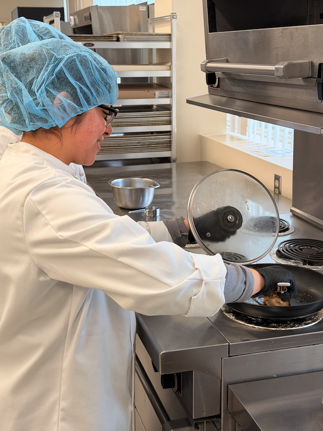 FSJordanCollege's tweet photo. Final projects in action. 🍽️ Students in Food Culinary Science 152: Healthier Cooking Techniques teamed up in the lab to bring their skills to life by prepping, cooking, and creating dishes that put healthy methods front and center. 😋 https://t.co/BkIRIJ00t1
