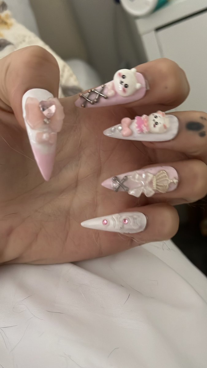 𓊆ྀི♱𓊇ྀི lin tweet media