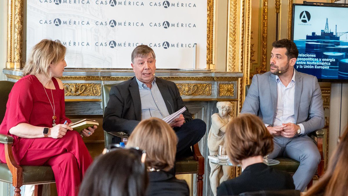 casamerica's tweet photo. 🌍⚡Conversatorio 'Relaciones geopolíticas y energía entre Norteamérica y la Unión Europea'.

👥 Con León de la Torre, José Antonio Sanahuja, @CcagigalNeira y Laura Ojea. https://t.co/b1vCzWove5