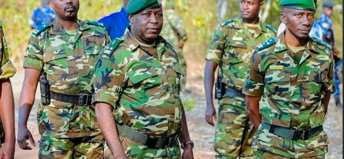 Perezida wa Kenya n'uwa Uganda baburiye NEVA ushaka gutera u Rwanda ...