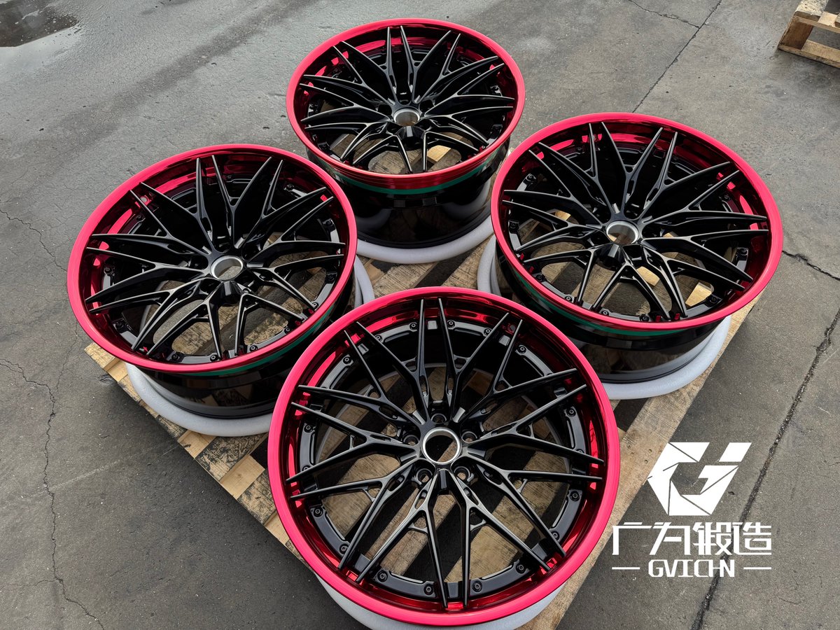 ChiungaiN331's tweet image. Gloss black center + polished lip —
like red lipstick with black stockings… you get the idea 😏

#gvichnforged #3piecewheels #alibaba #forgedwheels #concavewheels