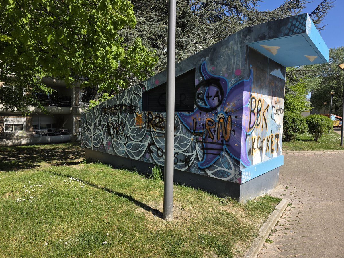 PierreRN77's tweet image. Villeparisis : stop au laisser-aller ! 

​Tags anti-police (« Fuck la BAC ») et dégradations : la mairie reste immobile. Quel signal d'impunité !

​Les Villeparisiens méritent une ville propre et sûre. 🇫🇷

​#Villeparisis #Sécurité #Propreté #Opposition