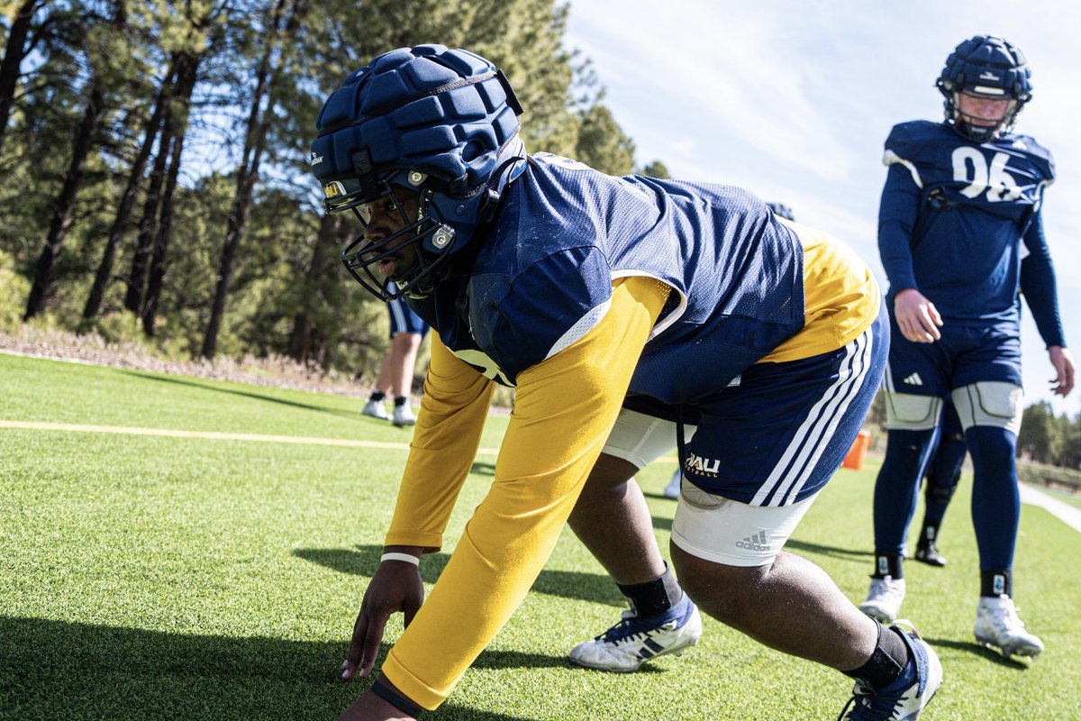 NAU_Football's tweet image. 14 of 14 ✅

Signing off from Spring Ball.

#RaiseTheFlag | #7KBuilt | #BigSkyFB