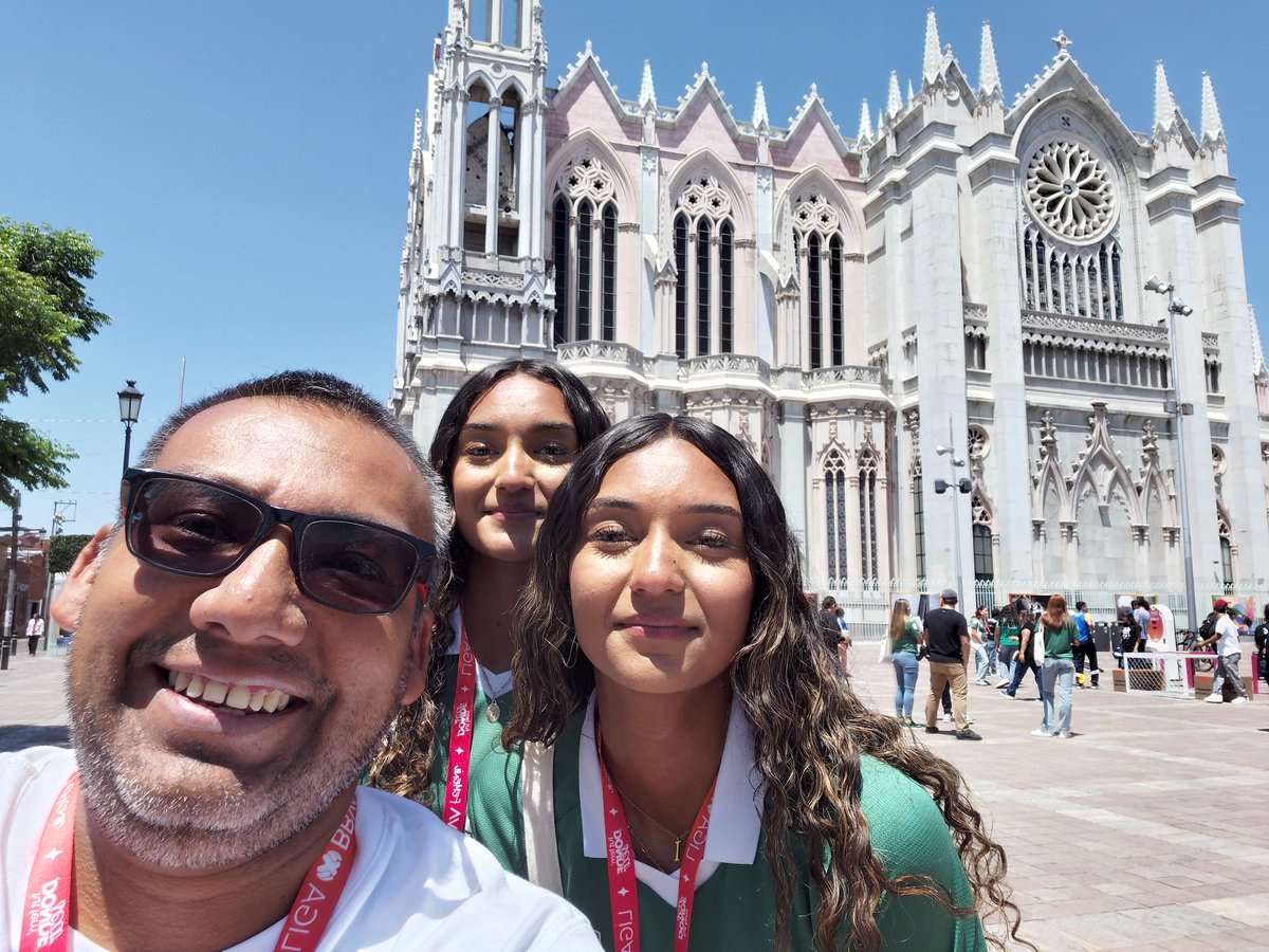 Este par de chamacas tienen un angelote enorme y vaya sonrisa que ni el sol las opaca  <a href="/clubleonfemenil/">Club León Femenil</a> 🦁☺️