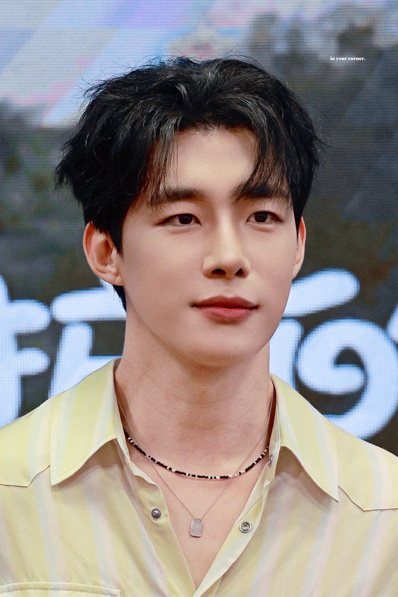 inyourcorner__'s tweet photo. 260411 천구비 팬사인회 in 상하이

#정리우 #JeongRiu
#천둥구름비바람
#ThundercloudRainstorm https://t.co/yPMRCiIYeL