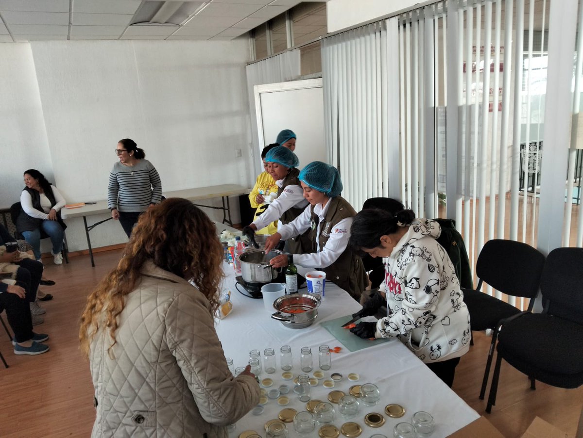 AmbienteEdomex's tweet image. El @Edomex, a través del Departamento de Igualdad de Género y Erradicación de la Violencia de esta Secretaría, llevó a  cabo  el Taller de Elaboración de Encurtidos para las y los servidores públicos. 
#ElPoderDeServir