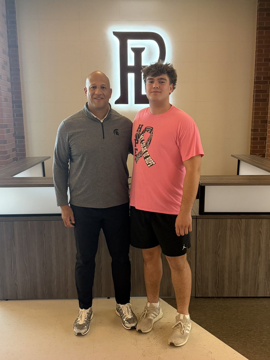 BryceVigness's tweet photo. Thank you @LeVarWoods for coming to see me today! Great learning more about @MSU_Football!! Can’t wait to be back to East Lancing!!!

@CoachTabacca @coachfitz51 

@PapioLavistaFB @YoteQB16 @DanMcLa58054605 @AllenTrieu @GregSmithRivals https://t.co/bzvk5LmEId