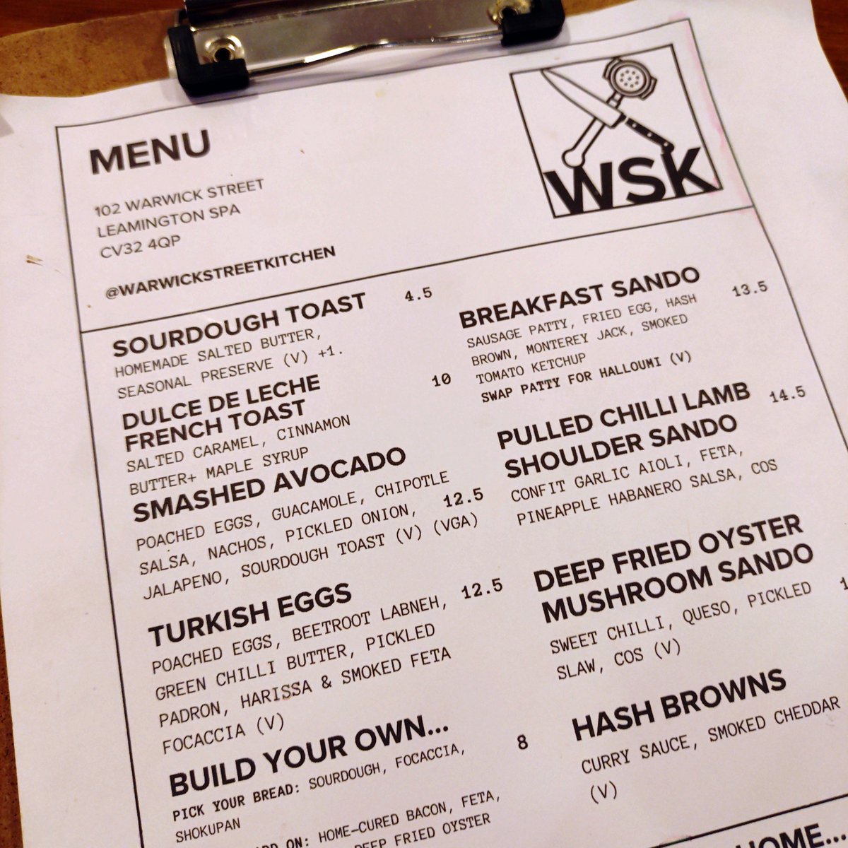 v_i_o_l_a's tweet image. liebes tagebuch, bislang stand "WSK" für mich für die "Wörterbücher zur Sprach- und Kommunikationswissenschaft". (degruyterbrill.com/de/serial/wsk-…)
seit heute kenne ich auch die "warwick street kitchen" in royal leamington. und ja, das avocado-brot war lecker. 😋
#urlaub #england #2026