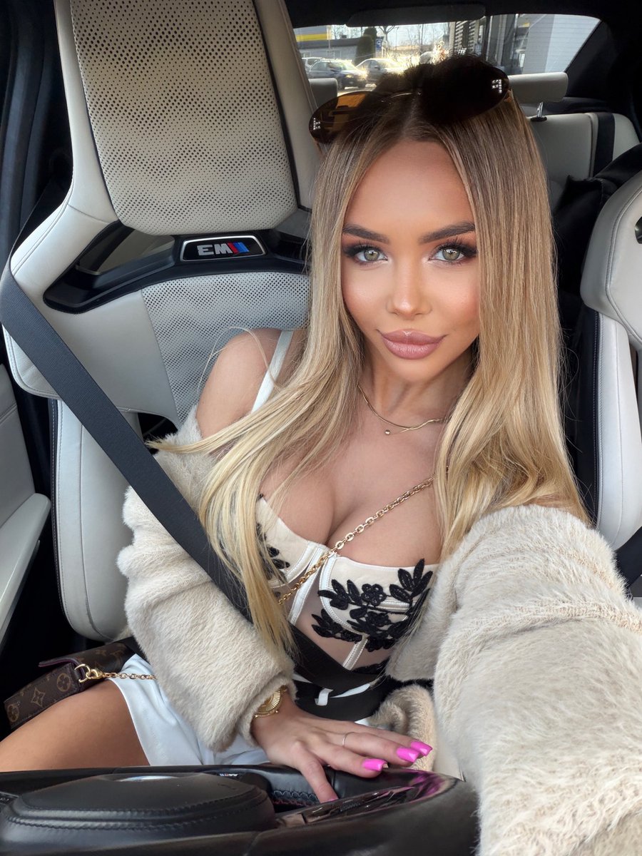 Stasia Olsen🌸 tweet media