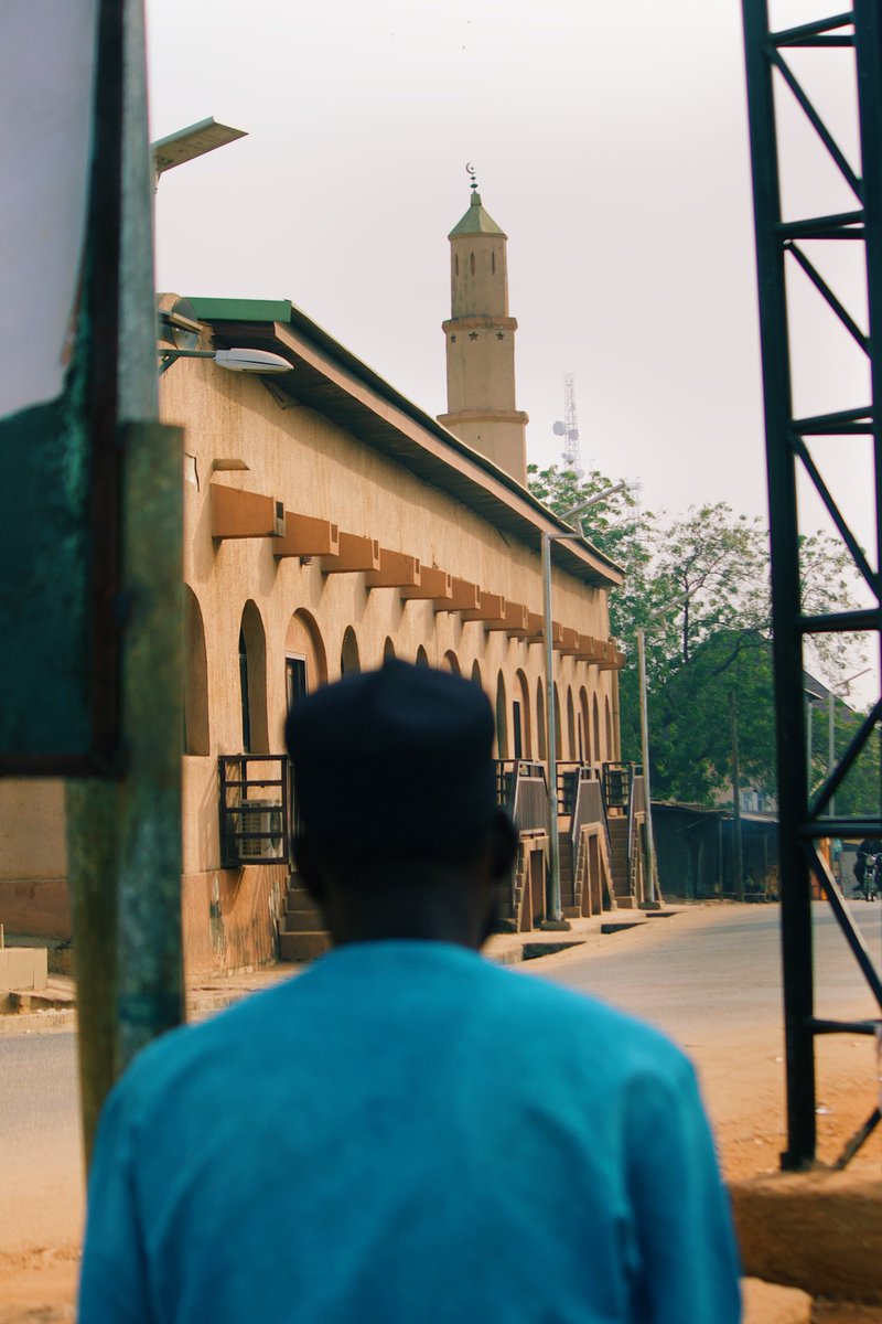 Ussy takes photographs. tweet media