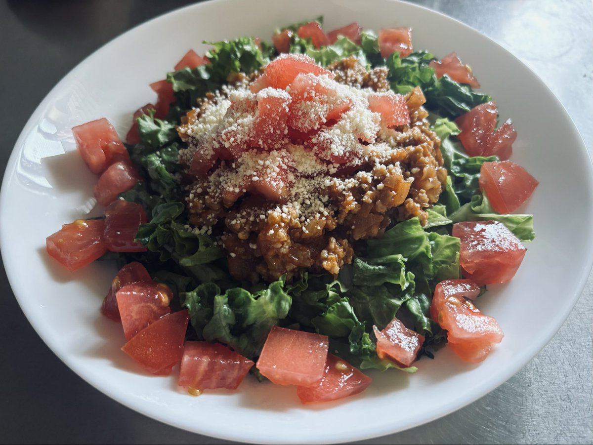 たまに食べたくなって作る
#浅田弘幸 さんレシピのタコライス
子供が食べられる味付けなので優しい味が好き🥰
ワンプレートで野菜もお肉も取れるし簡単美味しい最高😋