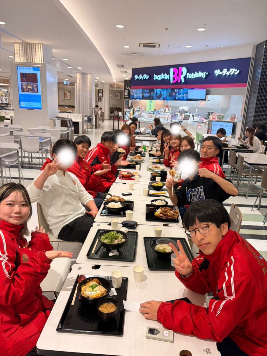 boatymurowing's tweet photo. 昨日は雨でエルゴ中止のため、ゲーセンに行ったあとご飯を食べました✨マリカーで先輩vs1年生の対決をして大盛り上がりでした😽

4人の1年生が参加してくださり、なんと1人入部宣言をしてくれました‼️😆ありがとう🥰
今週の土日は最後の乗艇体験です！
参加するみなさんは楽しみにしていてくださいね✨ https://t.co/d6QqG0UNZ8