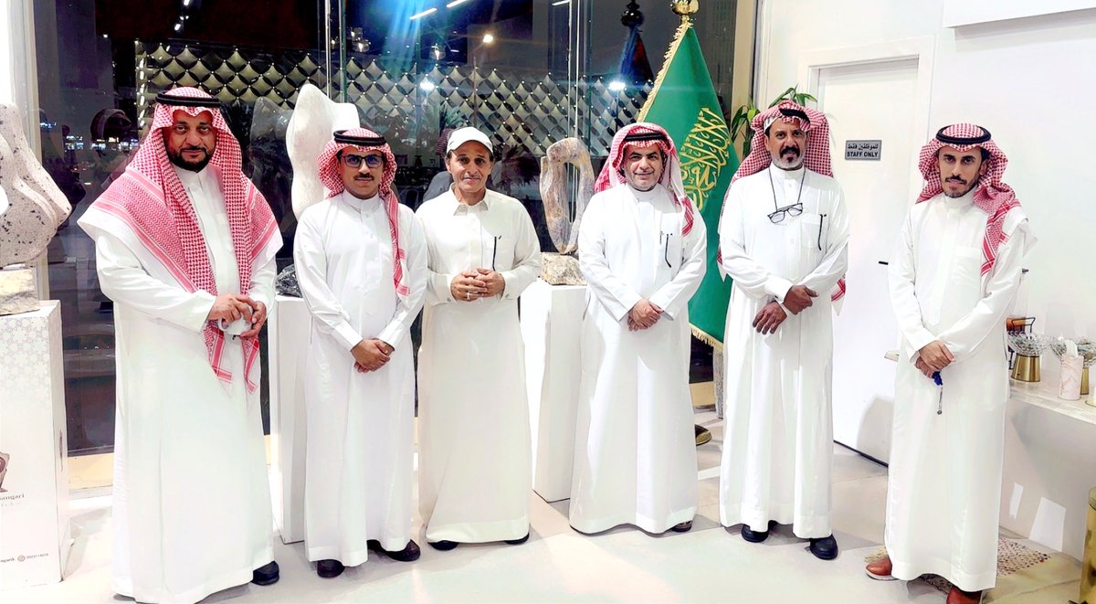 0AbdelMohsen's tweet photo. سعدت بزيارة المعرض الثنائي (أزميل) المقام في صالة وهج اللون والذي يجمع إبداعات النحاتين القديرين الأستاذ علي الجاسر والأستاذ خالد العنقري .

@Alialjasser303
@alangarik
@Whj_Allon https://t.co/MNXtyLzQwX