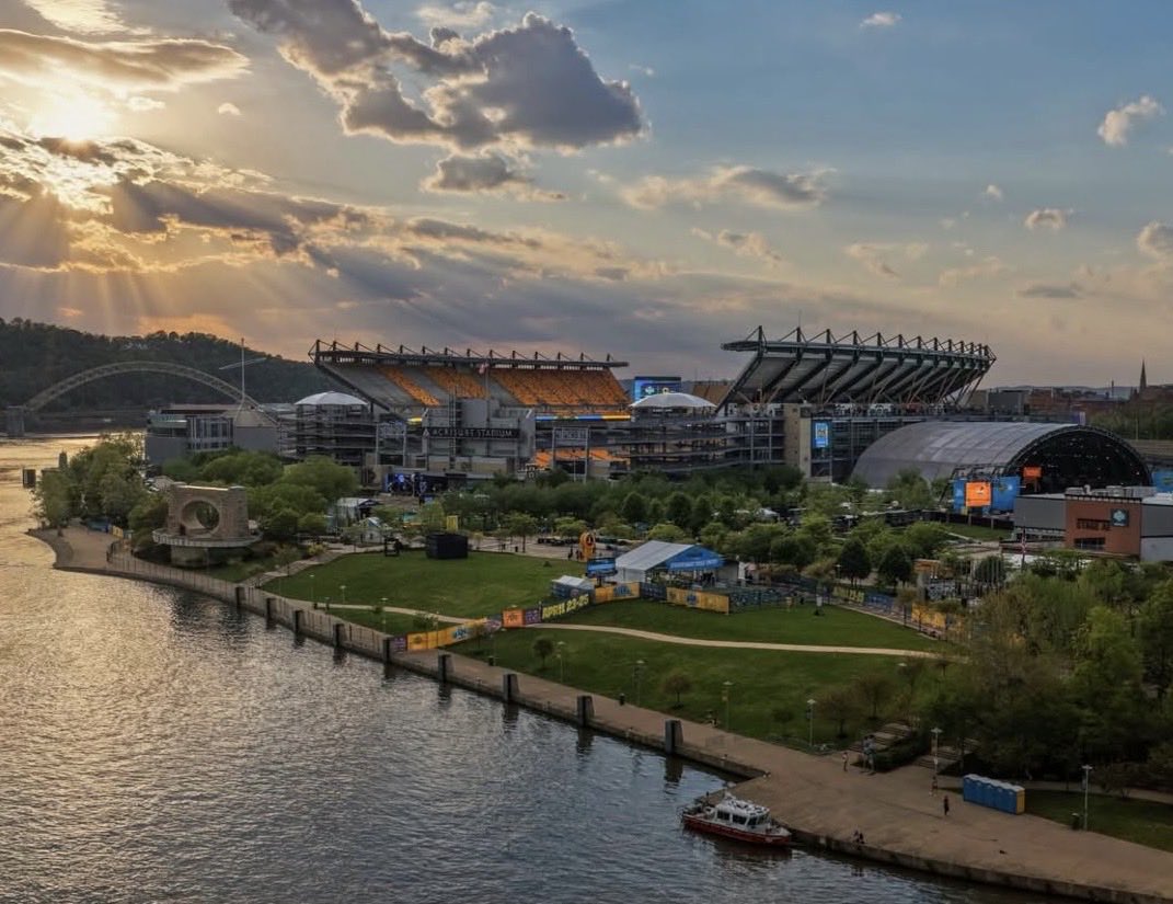 DowntownPitt's tweet photo. #PicksBurgh Vibes are high for Night #1 🏈👉 Head to the North Shore to see up close #draft action. Traffic is light and Pittsburgh is ready for fun and football. 

📸 Bradley B Photography https://t.co/aNFHgIx3cu