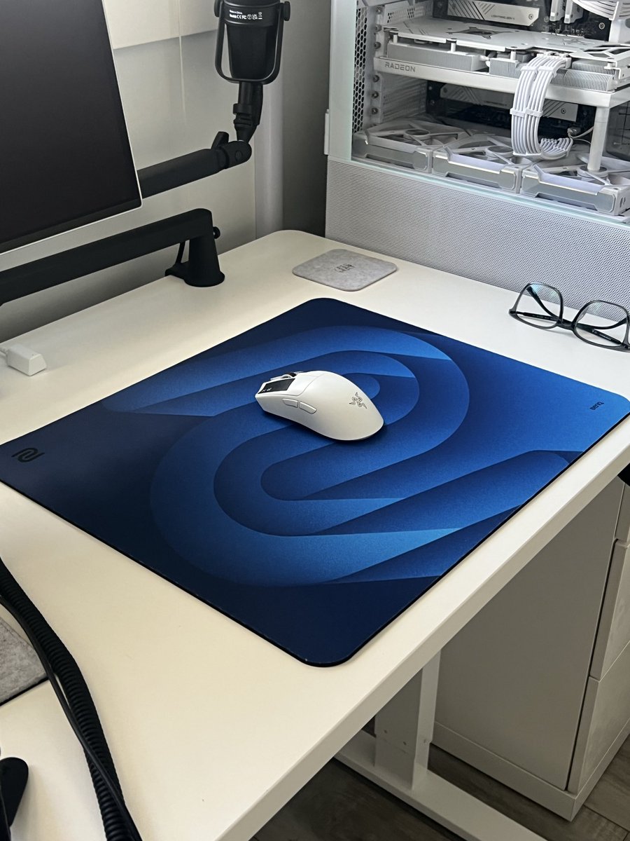 rd6setup's tweet image. Zowie G-SR-SE Blue II.

Can’t wait to test this out, I love zowie. 
#mousepad