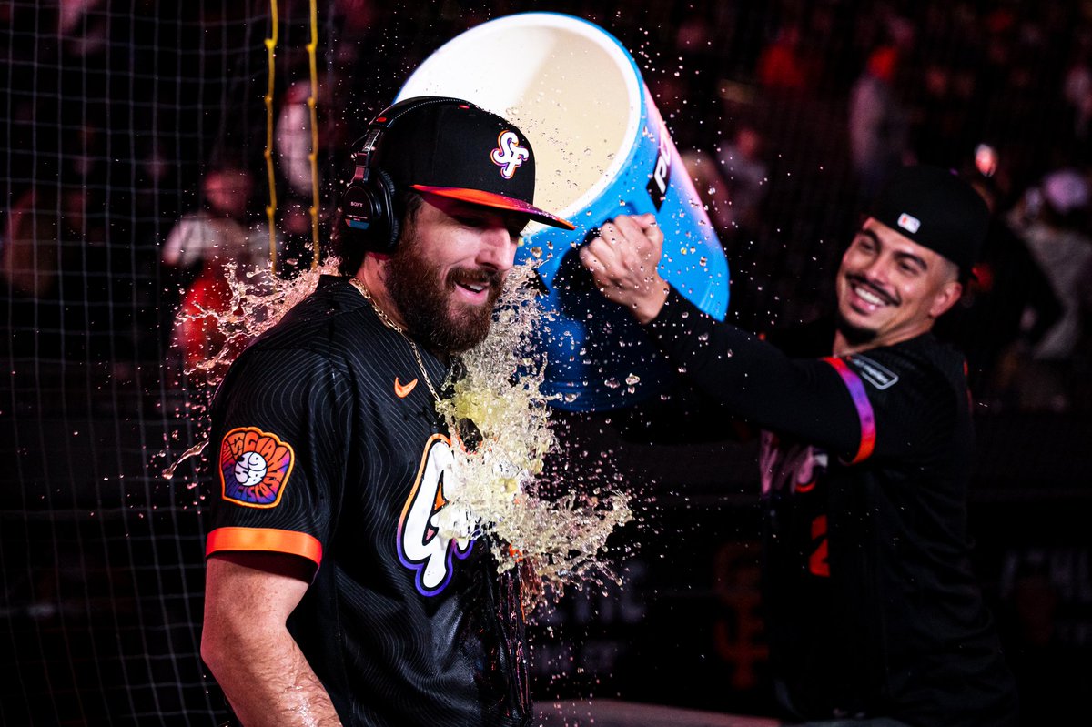 mattfraser_9's tweet image. Even in the rain, it was a great day to Beat LA.

#SFGiants