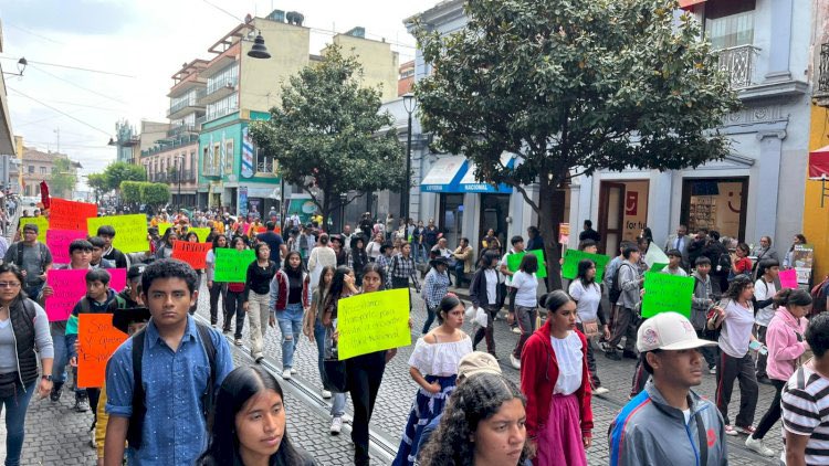el 2 de mayo la FNERRR conmemora su 27 años de lucha contra la desigualdad educativa que aqueja en país. #27AñosFNERRR 
#45AñosDeLasCasasEnPuebla