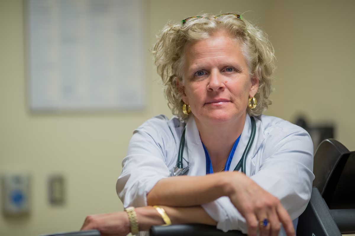 PMunkCardiacCtr's tweet photo. Heart care closer to home! 

Learn how Dr. Heather Ross has developed a portable “hospital in a Pelican case,” equipped with Health Canada‑approved tools that allow cardiac teams to deliver heart failure care in northern communities.

Read more @begiantca:https://t.co/VyJlufTX4y https://t.co/oBloxim8D9