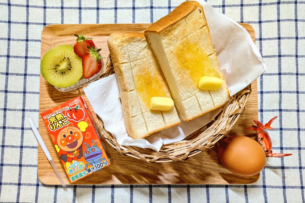 おはようございます😊

嵜本の1枚1枚個包装になってる超高級食パン買いました🍞ちょっとやりすぎたかな🙄

ゆるテンフリー生活なんとか続いています週5小麦粉抜き和食中心、週2ご褒美って感じ。緩いけどそれでもニキビできなくなったのでほんまありがたい🥲︎

やっぱり食生活は重要ですね☝