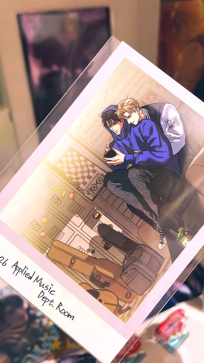 DarkholmeRonnie's tweet image. I’m obsessed with them 😭💙

#Flashlight
#플래시라이트