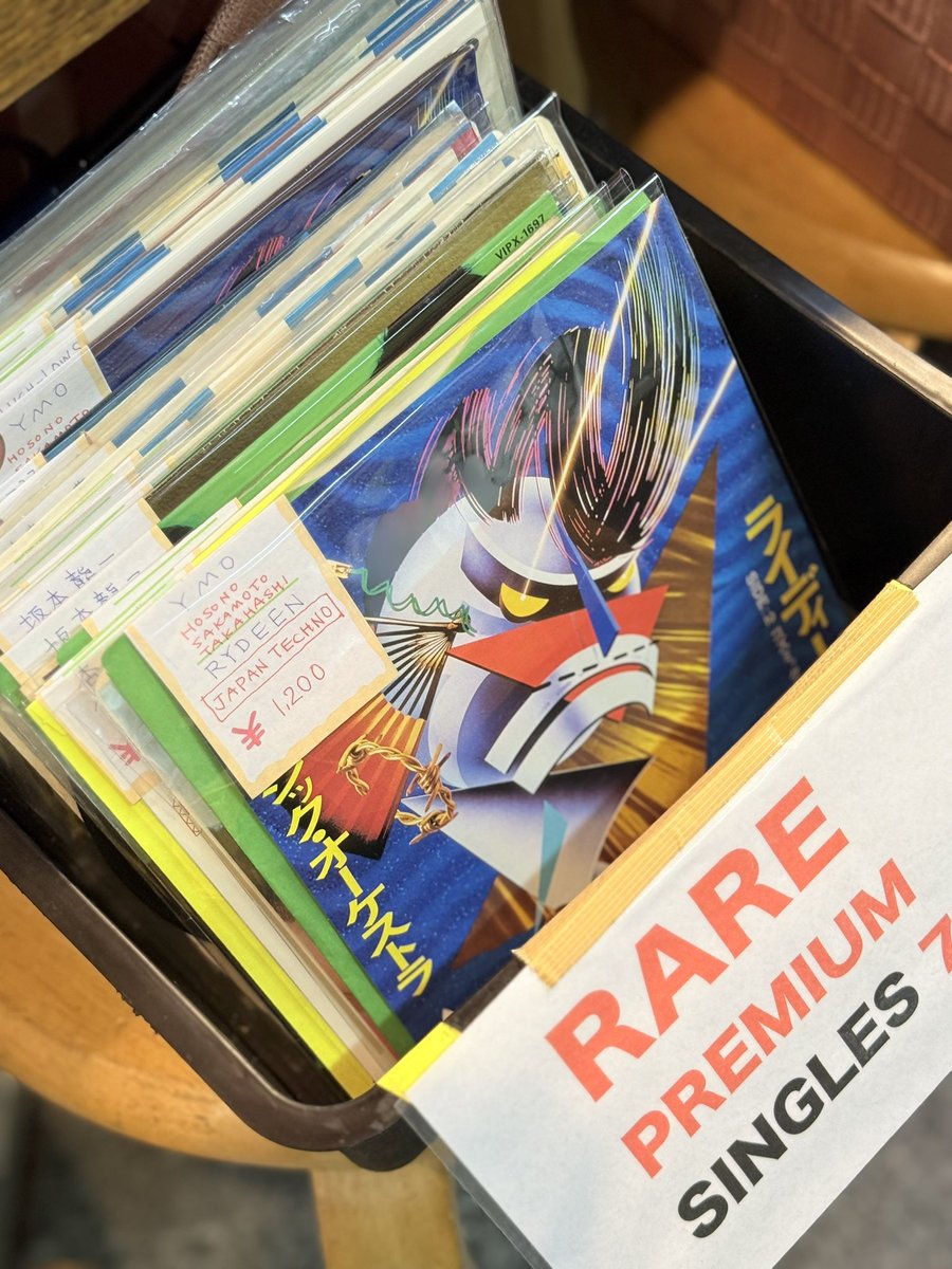 every248suzuki's tweet photo. おはようございます😊
日本最古の地下街『浅草地下街』にある中古レコード屋さん 昔懐かしいレコードが並んでました🎶旅吉も押入れに古いレコード保存してます😄
では今日もよろしくお願いします😉✨
#siamtime #中古レコード #レベッカ #本田美奈子 #YMO #浅草地下街 #浅草 #東京 https://t.co/AWf9BmZxXK
