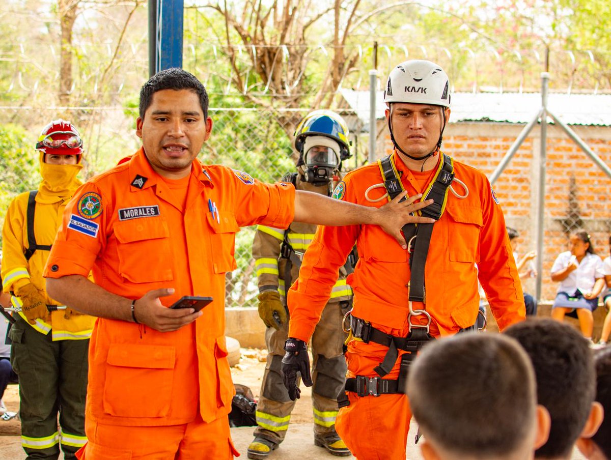 Bomberos El Salvador 🧑‍🚒🚒🇸🇻 tweet media