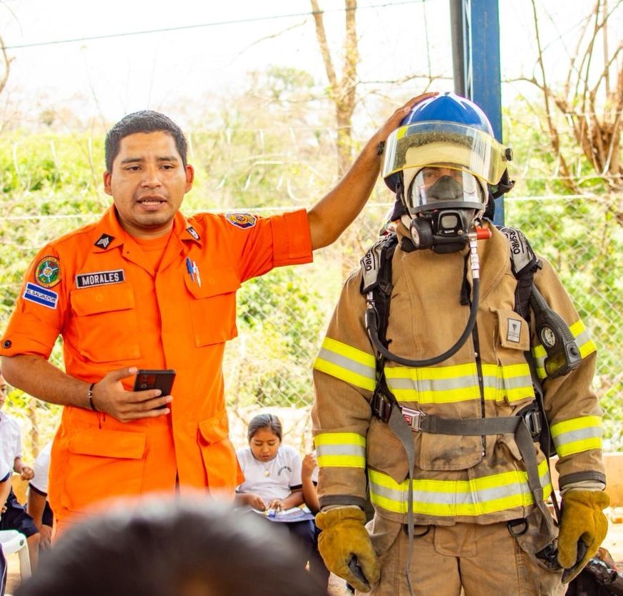 Bomberos El Salvador 🧑‍🚒🚒🇸🇻 tweet media