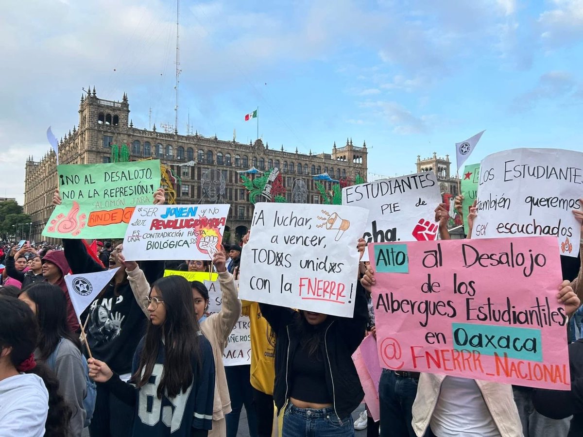 🏠 64 casas del estudiante en todo el país respaldan el sueño de miles de jóvenes.
Hoy celebramos 27 años de organización y lucha estudiantil.

🔥 ¡Más de 3,000 estudiantes nos reuniremos en Puebla!

#27AñosFNERRR #45AñosDeLasCasasEnPuebla
<a href="/FNERRR_NACIONAL/">FNERRR NACIONAL</a>