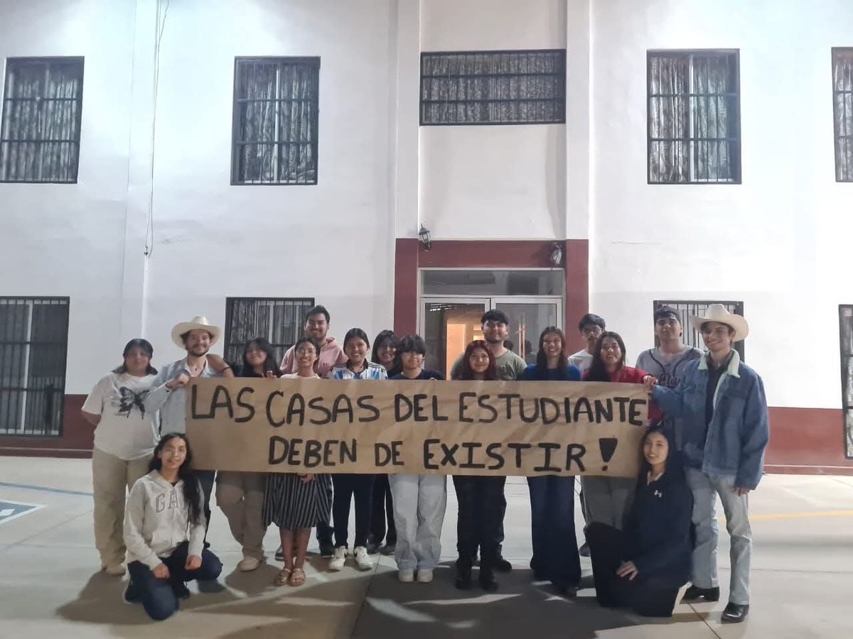 ✊ Desde 1999, la FNERRR ha impulsado educación, cultura y deporte para la juventud.
Hoy celebramos 27 años de lucha organizada.

📢 Puebla será testigo de nuestra fuerza este 2 de mayo.

#27AñosFNERRR #45AñosDeLasCasasEnPuebla
<a href="/FNERRR_NACIONAL/">FNERRR NACIONAL</a>