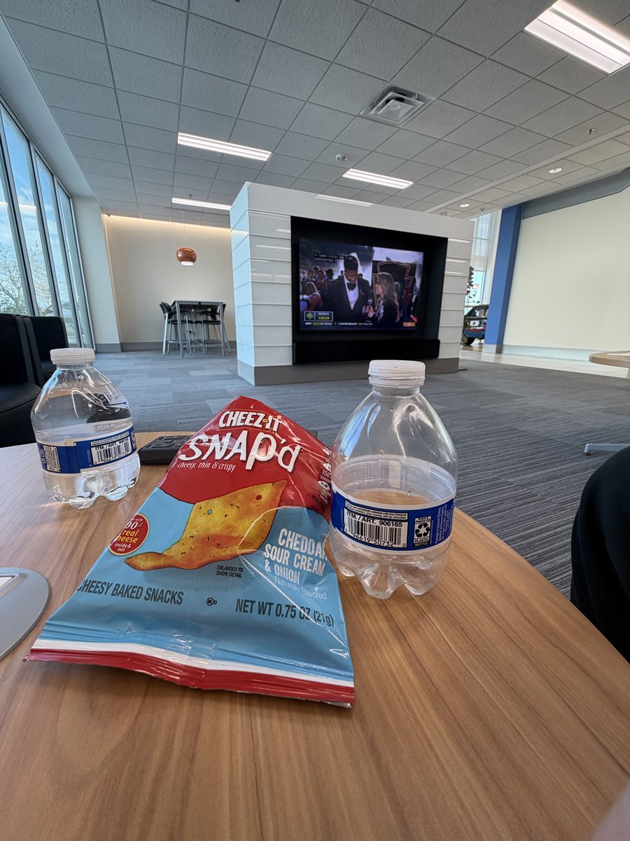 DownTownPIG's tweet photo. Commandeered the TV remote at the car dealership to watch the NFL Draft Preshow. 

Volumes on 32 https://t.co/EcRzfMKLgE