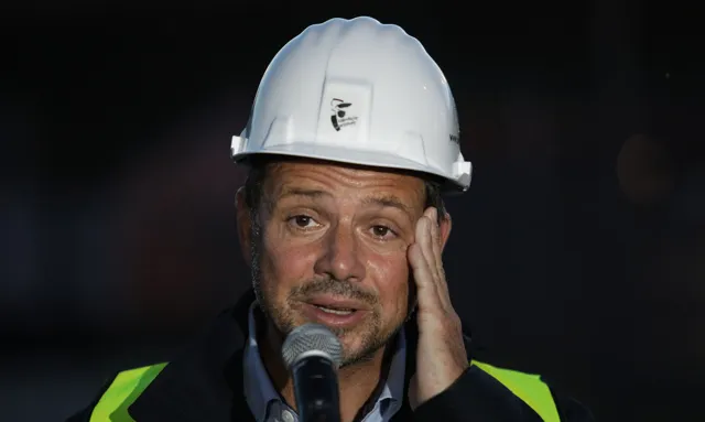 Czy poza Afryką i południową Azją jest jakiś drugi kraj na świecie w którym ktoś spuściłby kilometr sześcienny nieoczyszczonego szamba do najbliższej rzeki i utrzymał się na stanowisku prezydenta miasta?