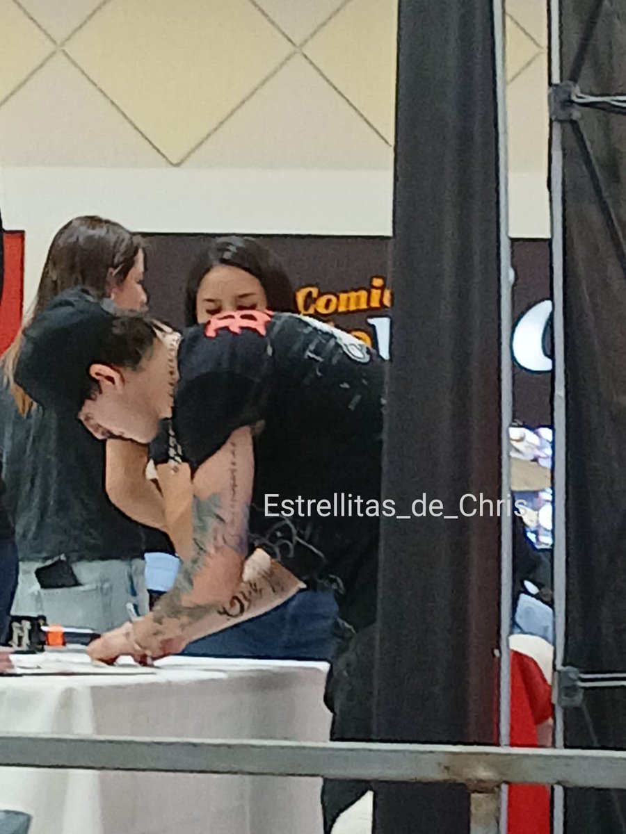 estrellitasde_C's tweet photo. 📸/ Christopher el día de hoy en la firma de autógrafos en Machala 🇪🇨✨

#ChristopherVelez https://t.co/s7ZSY5VfIT