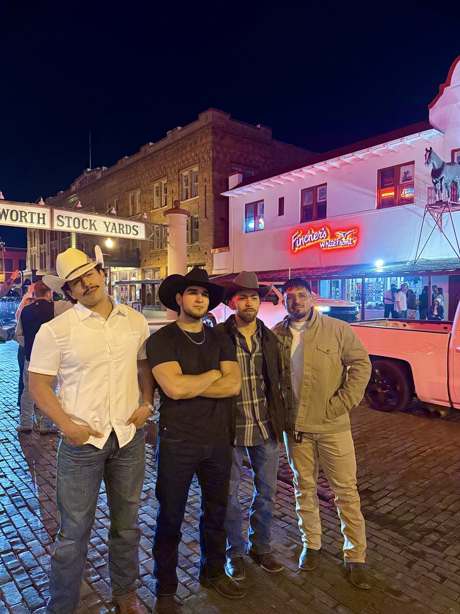 OzzyMireles's tweet image. Yeehaw 🤠 #texas #fortworth #stockyards #cowboy #vaquero #fitness #friends