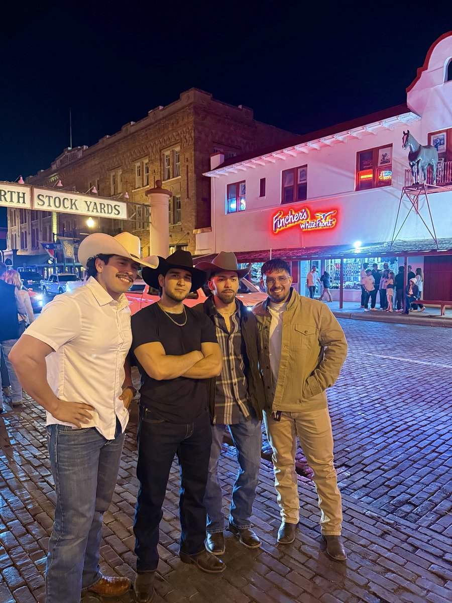 OzzyMireles's tweet image. Yeehaw 🤠 #texas #fortworth #stockyards #cowboy #vaquero #fitness #friends